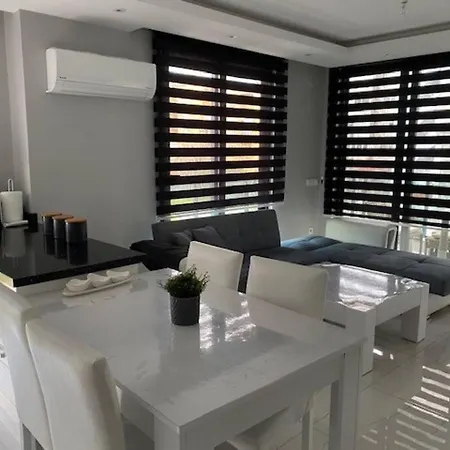 Cleopatra 6 アパート *