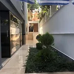 Cleopatra 6 *